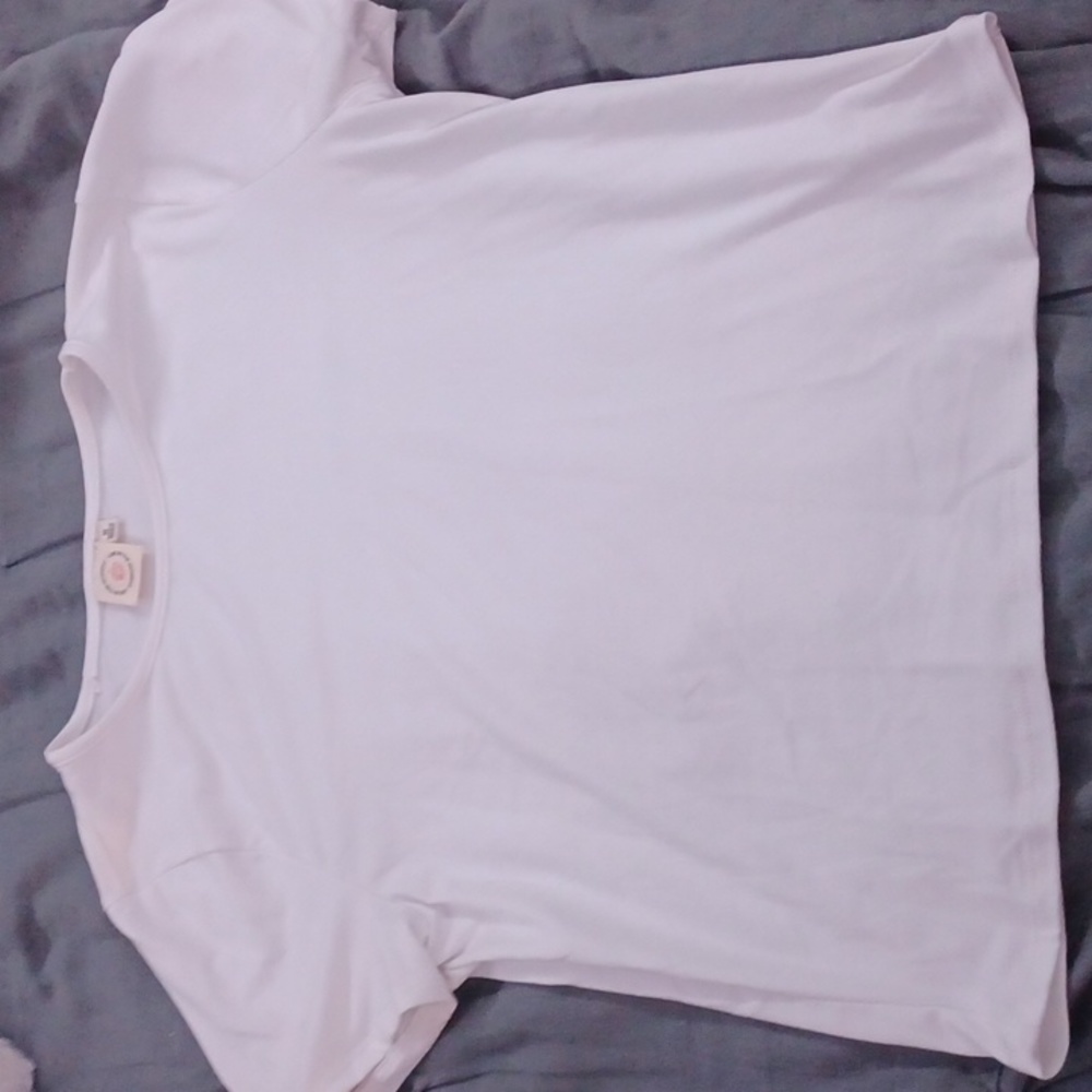 White fitted short-sleeve shirt